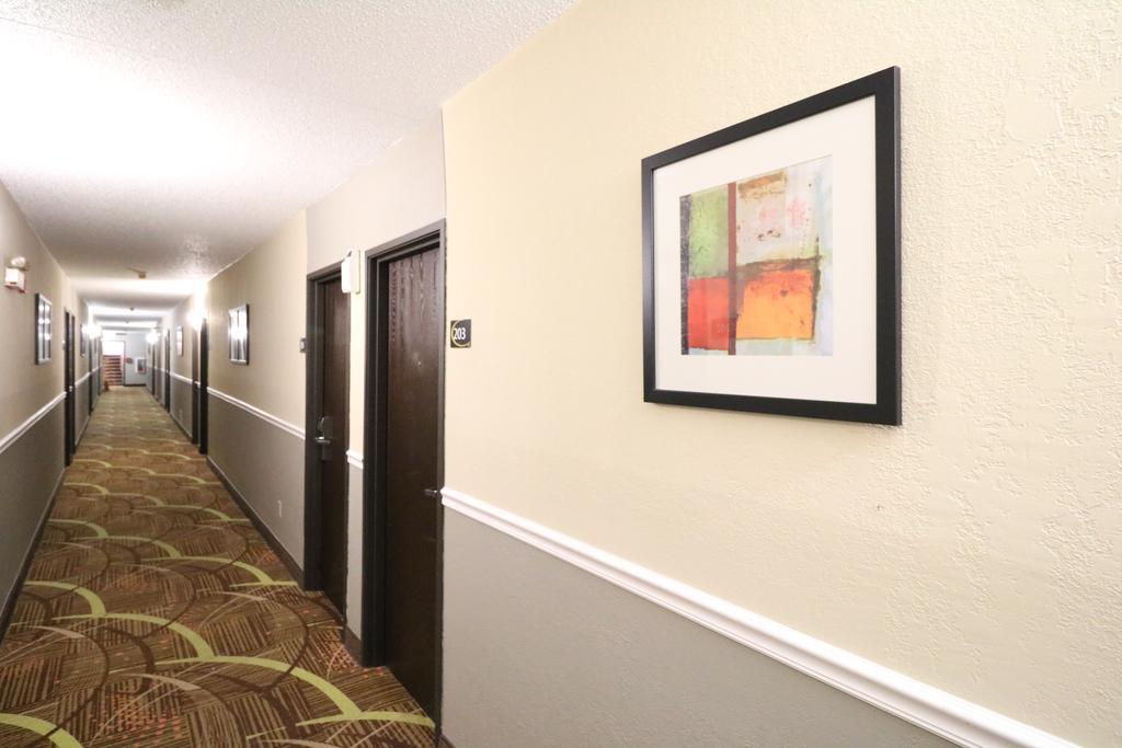 Super 8 By Wyndham Dubuque Motel Exterior foto